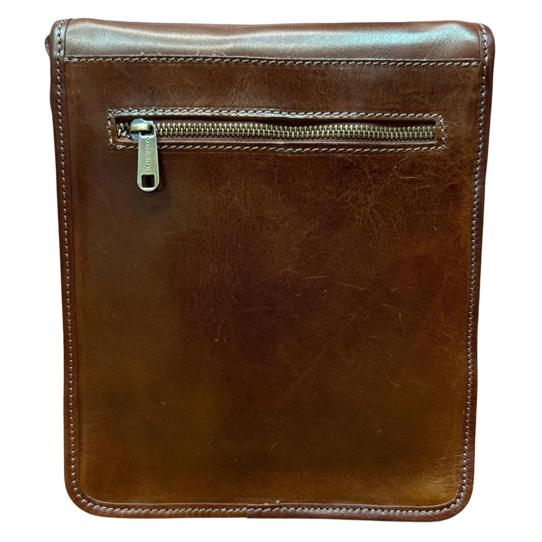 interior compartments — messenger bag